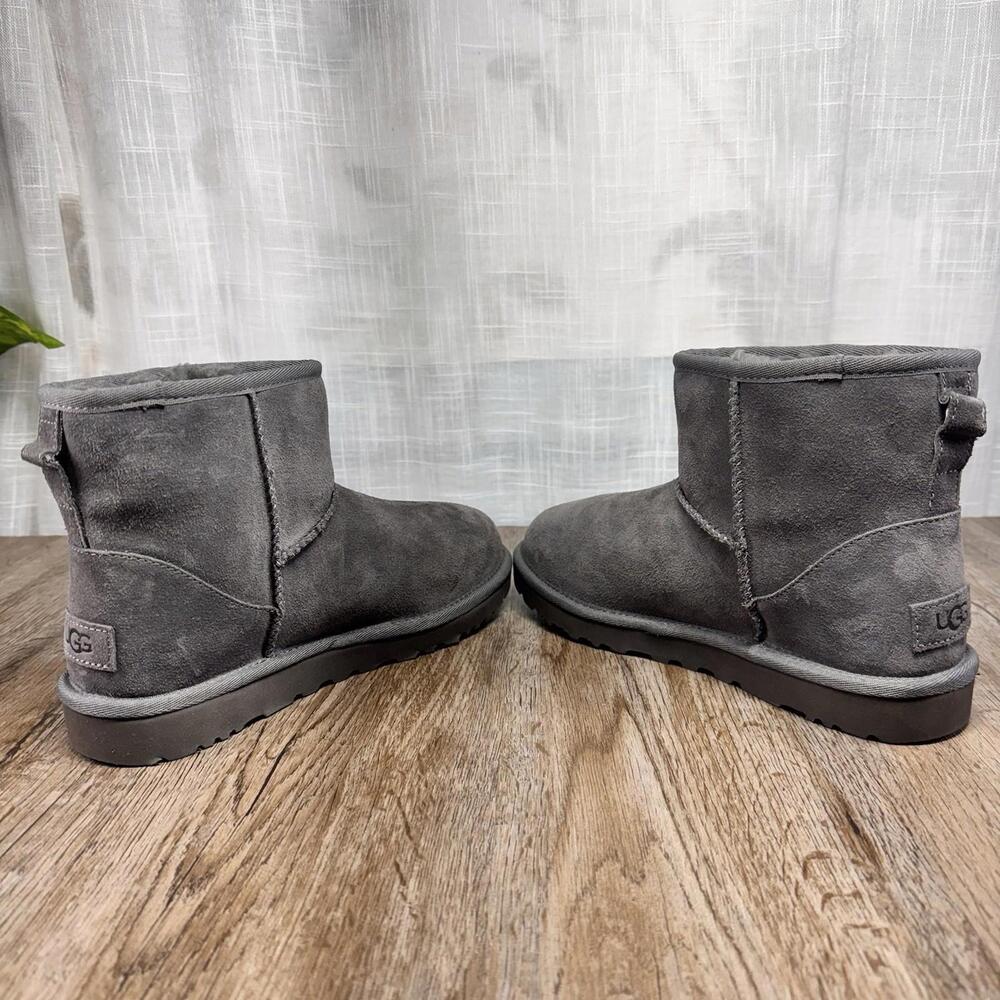 UGG Classic Mini Boots Womens 6 Gray Suede Rubber Logo Cozy‎ Winter NWB Cabin - Picture 5 of 9